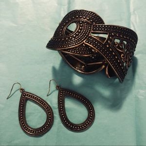 HEAVY METAL ARMOR INSPIRED Bracelet & Earring Set!